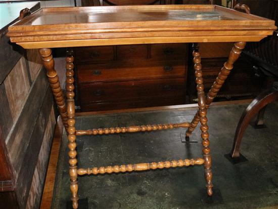 Butlers tray on stand(-)